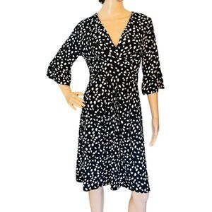 Ann Taylor Loft Abstract Leaf Pattern Dress Size 6 V neck Black White